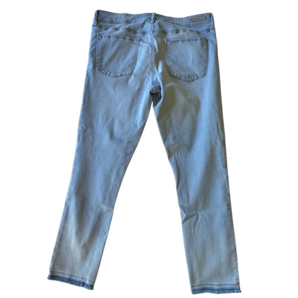 Light Blue Articles of Society Sz 31 Skinny Jeans
